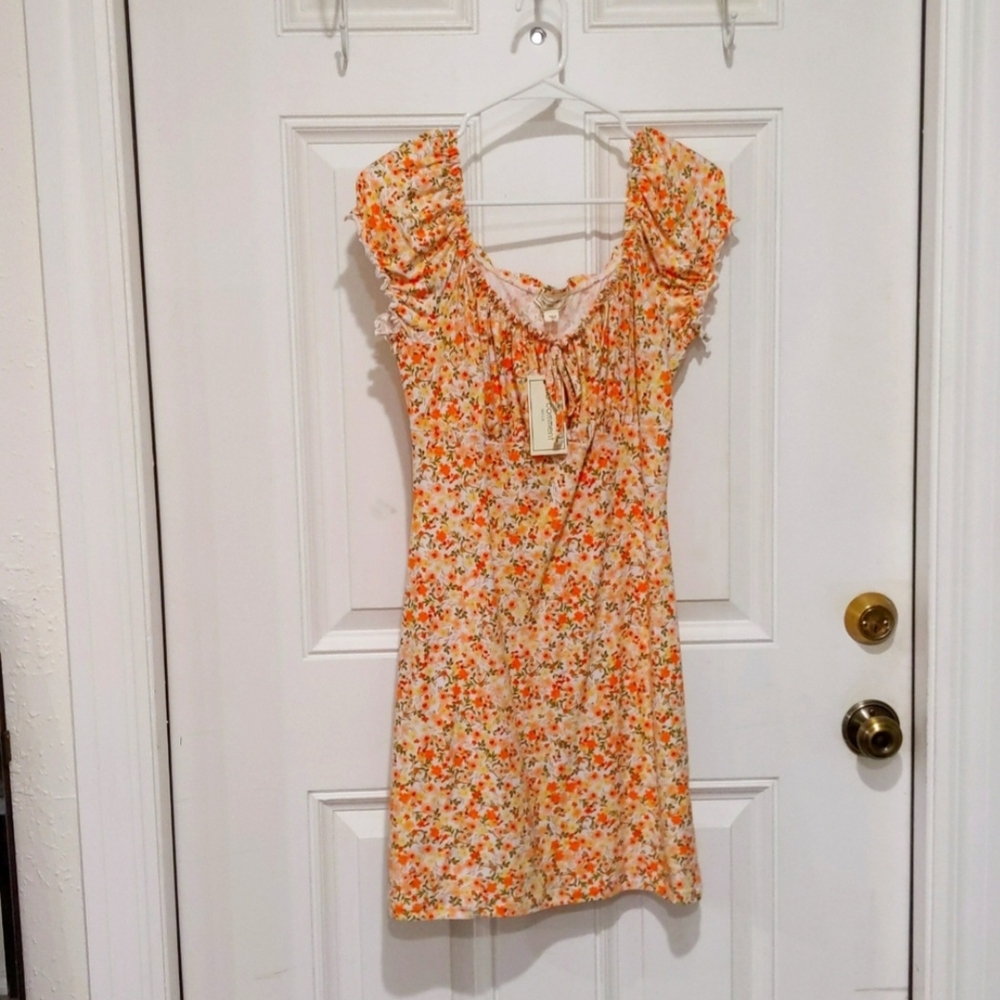 Chic Floral Mini Dress - Orange and Cream